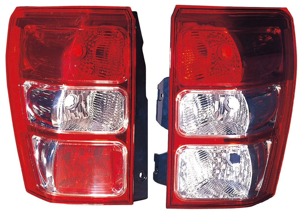 3567065J10 GRUPPO OTTICO POST.  SX Suzuki GRAN VITARA dal 2005_10-2009_03 VERSIONE 2000 CC. 5 PORTE